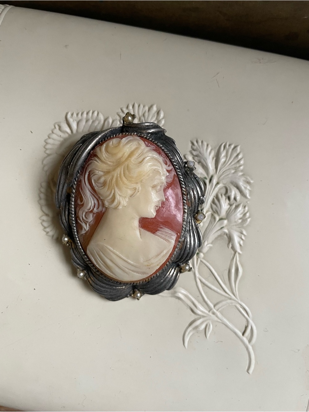 Vintage Beautiful Cameo Lady Profile Brooch Pin Pendant Orange White